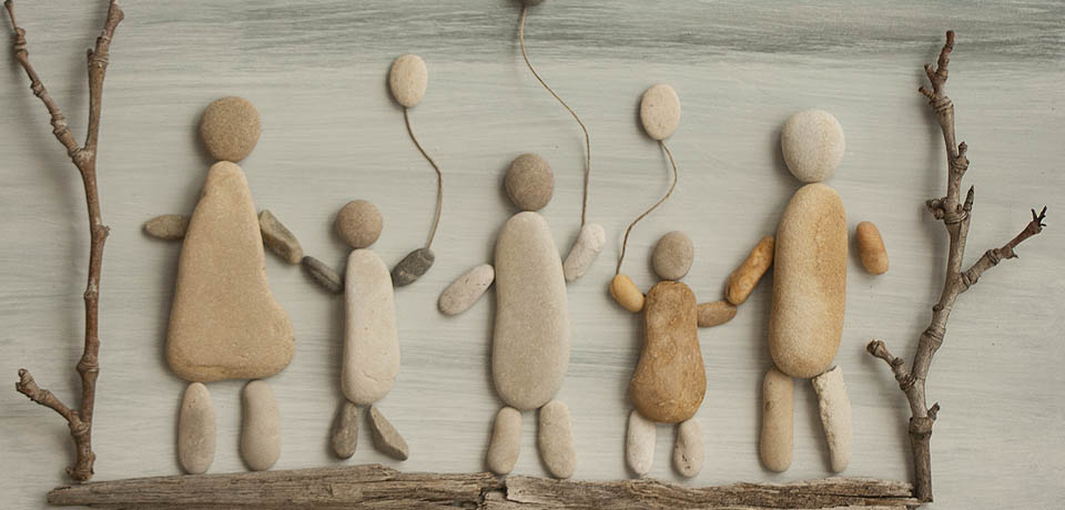 La Familia Cuadro de piedras hecho por Mayka Kaïma: